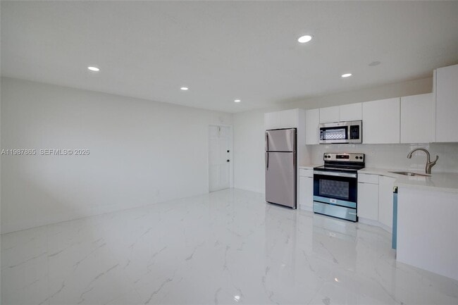Foto del edificio - 1750 NE 56th Ct
