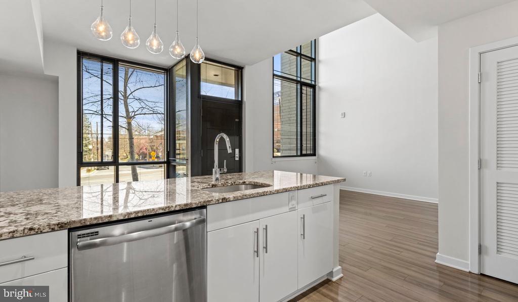 Foto principal - 8300 Wisconsin Ave