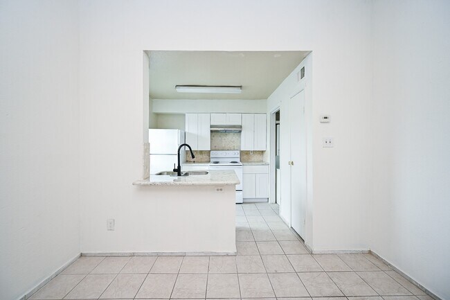 Foto del edificio - 3900 Woodchase Dr