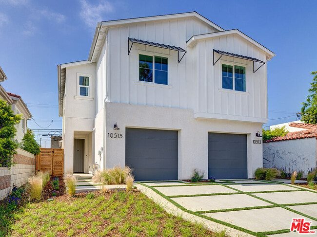 Building Photo - 10515 Ayres Ave