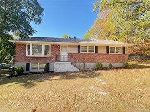 Building Photo - 27 Floral Dr