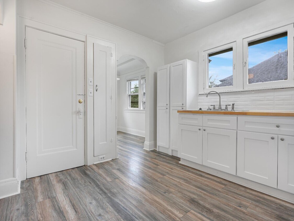 Foto principal - 6506 Milwaukee Ave