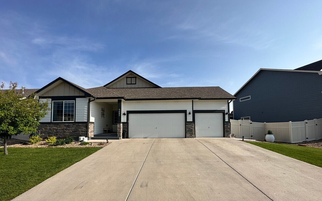 Spacious 3BR House in Firestone - Spacious 3BR House in Firestone