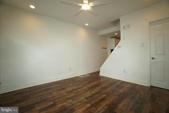 Building Photo - 539 Turner St