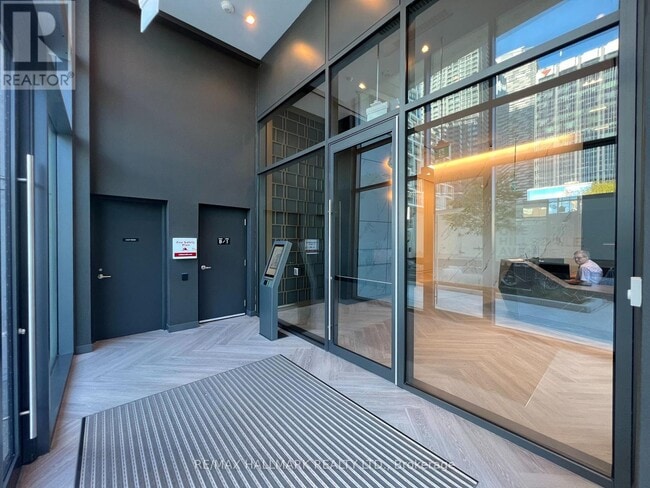 Photo du bâtiment - 1 Hillsdale Ave W