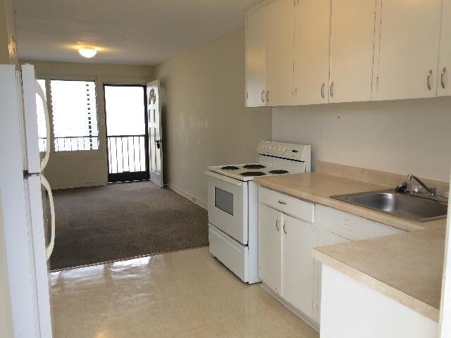 Foto del edificio - RANLEE ARMS 2/1/1 - TWO UNITS AVAILABLE