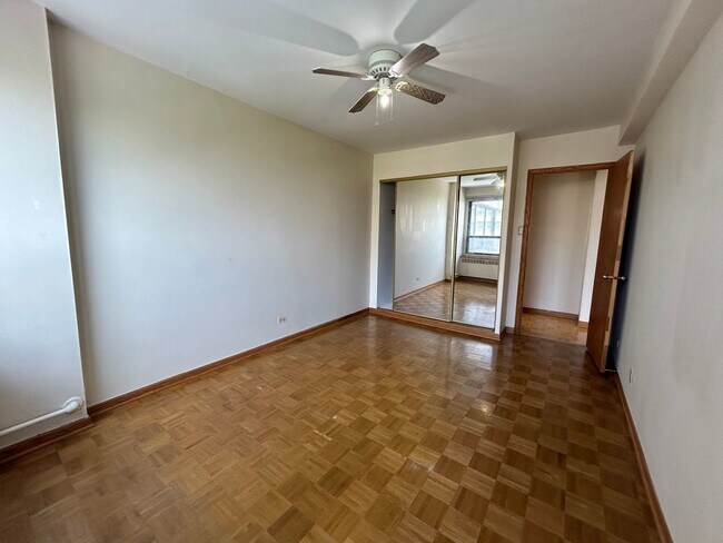Foto del edificio - 4180 N Marine Dr