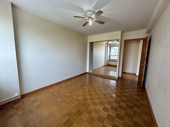 Foto del edificio - 4180 N Marine Dr