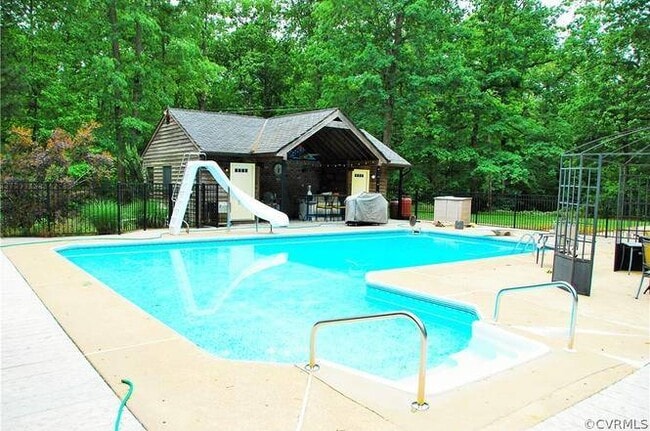 Foto del edificio - 11305 Cloverhill Dr