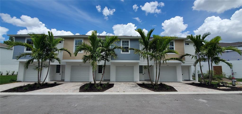 Foto principal - 2515 6th Ave E