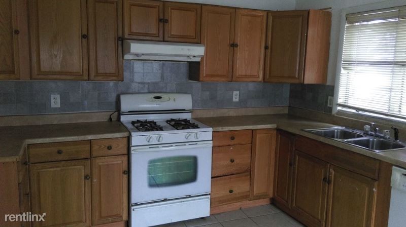 Building Photo - 3 br, 1.5 bath House - 214 parkway ave