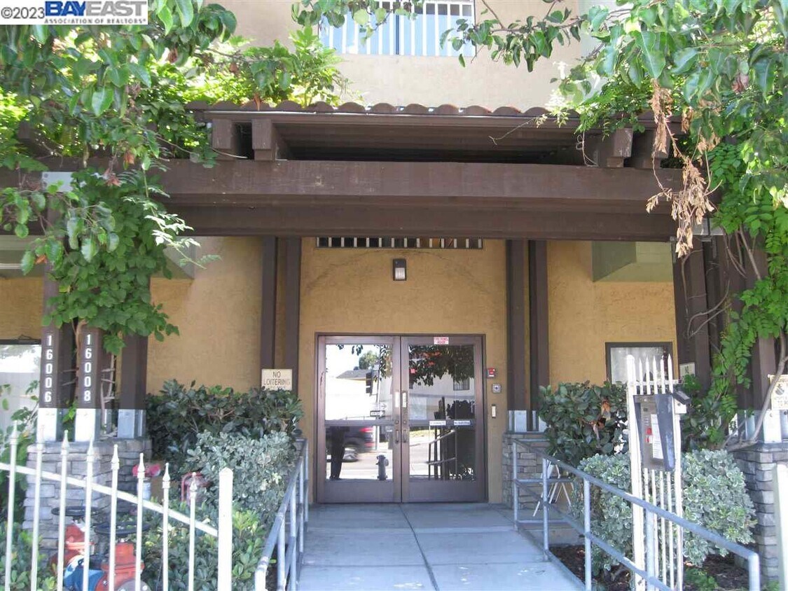 Foto principal - 16006 E 14th St