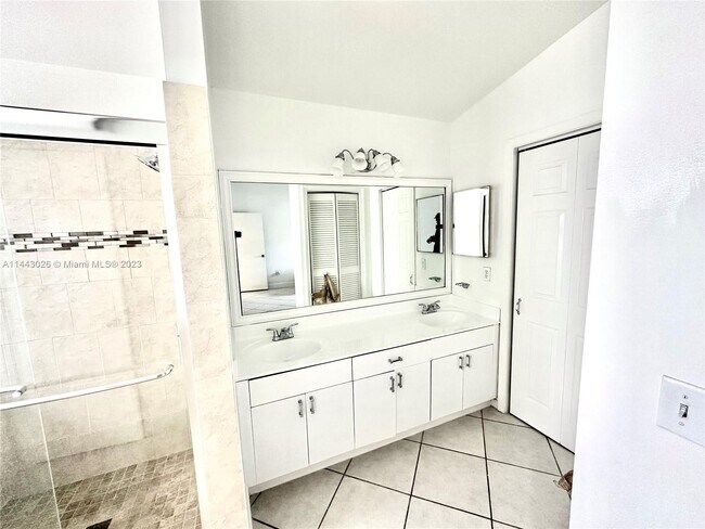 Foto del edificio - 18171 NW 18th St