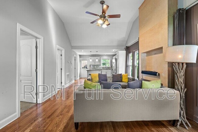 Building Photo - 335A Edith Ave