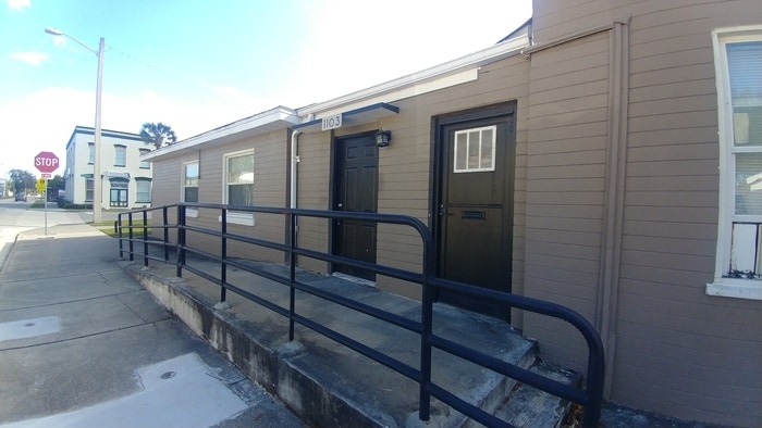Primary Photo - 1Bed 1Bath Efficiency Downtown St Cloud