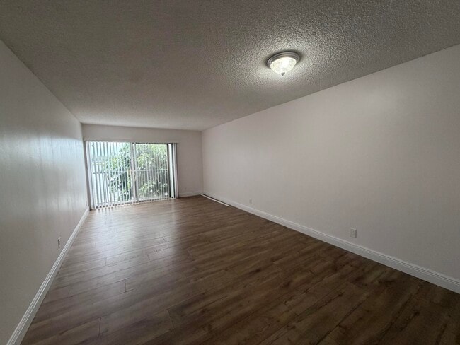 Building Photo - 8720 N Sherman Cir