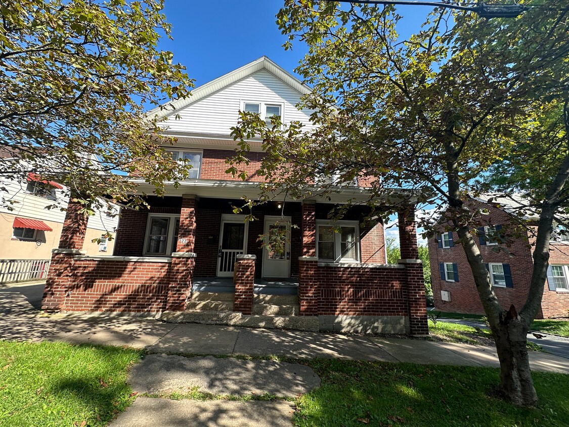 Primary Photo - 120 E Hamilton Ave
