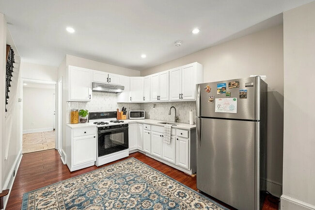 Building Photo - 928 W Boston St