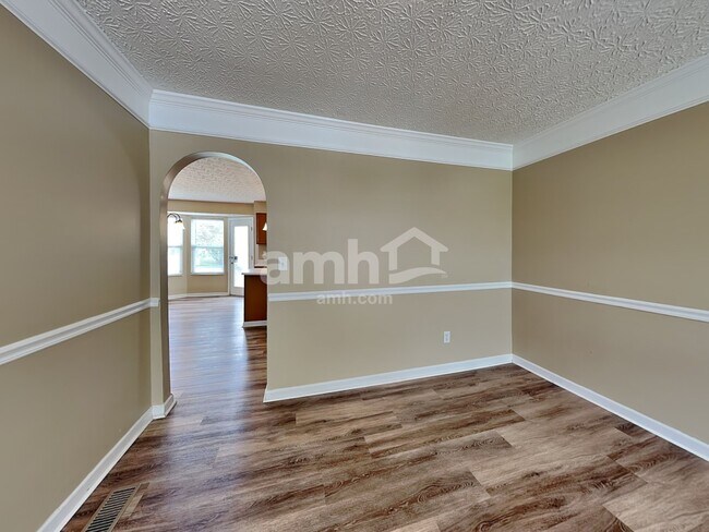 Foto del edificio - 357 Pinecrest Ct