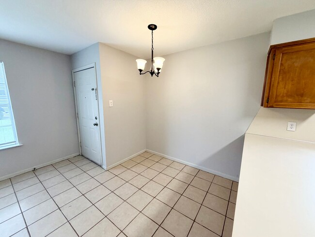 Building Photo - 3447 Pewitt Dr