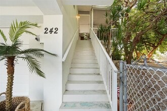 Building Photo - 242 Bougainvillea St