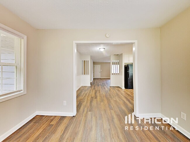 Foto del edificio - 211 Robin Ln