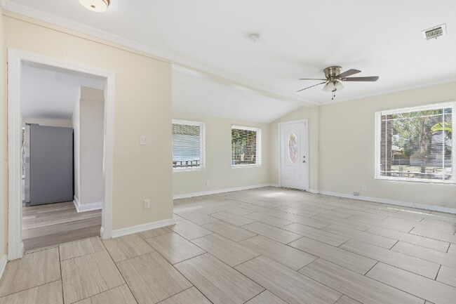 Foto del edificio - 1031 James Ave S