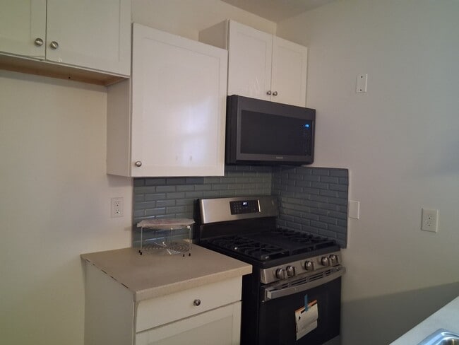 Building Photo - 112 S 6th St