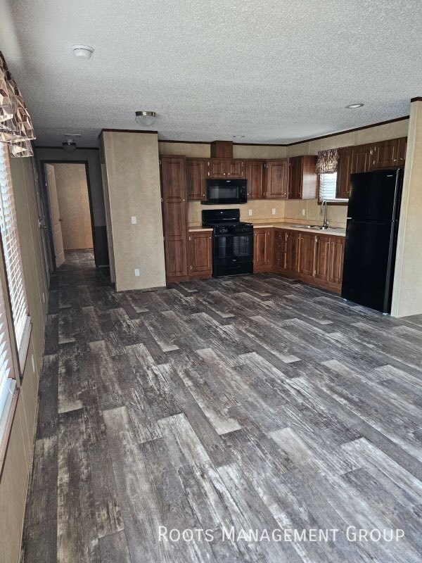 Building Photo - 1208 Aberdeen Road AB1208