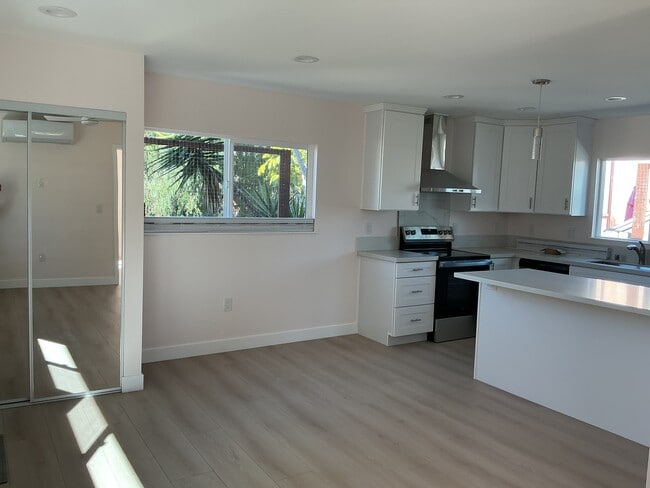 Foto del edificio - 5109 Dubois Dr