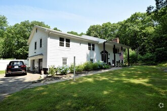 Building Photo - 479 Westfield St