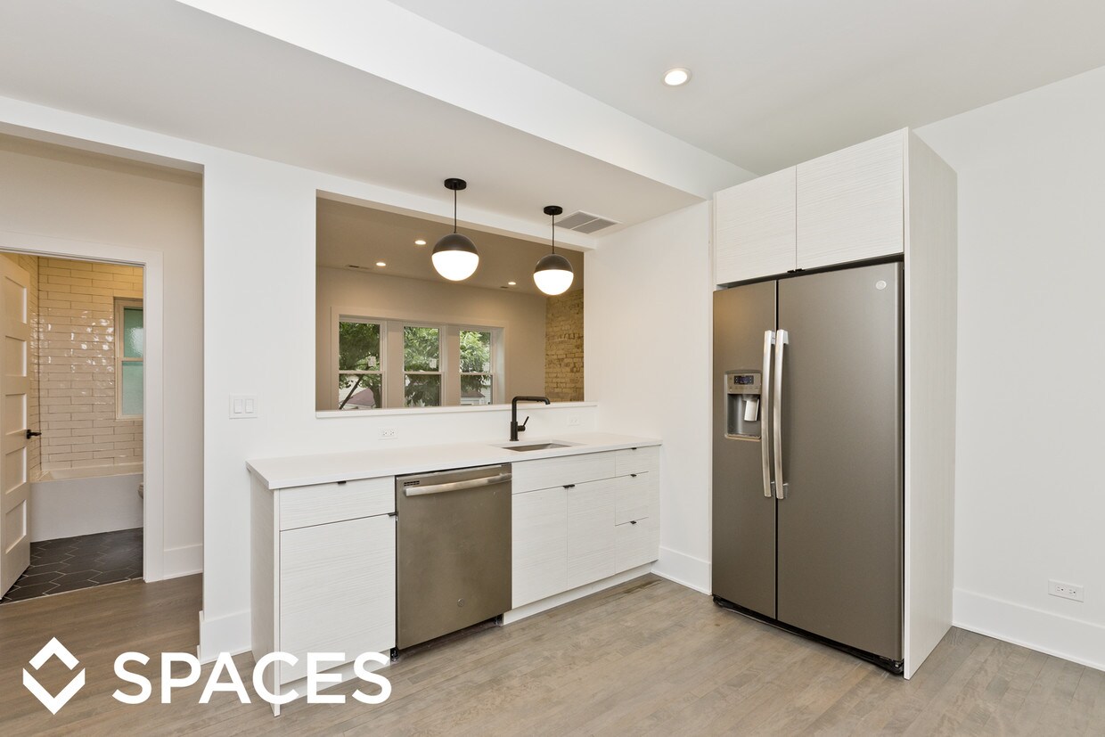 Foto principal - 3752 W Roscoe St