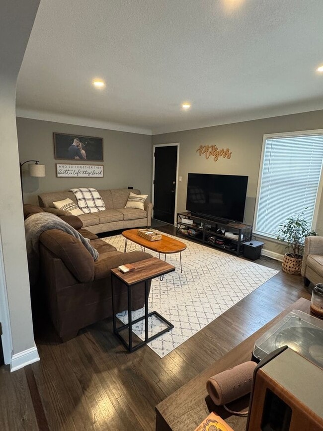 Foto del edificio - 5704-5706 Chicago Avenue