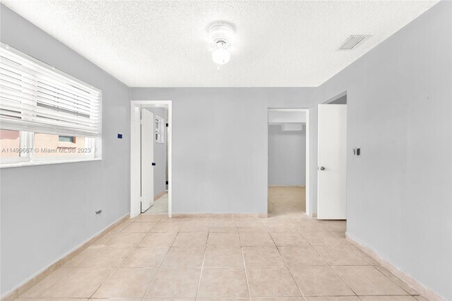 Foto del edificio - 951 W 30th St