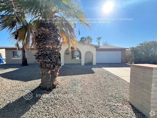 Building Photo - 3241 E Sunnyside Dr