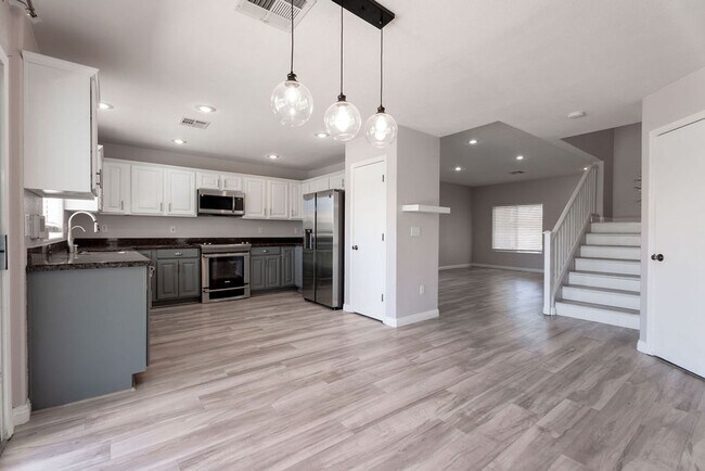 Building Photo - 1109 Devon Downs Ave