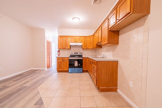 Building Photo - 1-Bedroom Apartment with Open Kitchen and ...