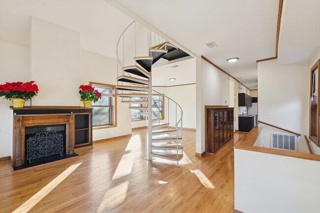 Foto del edificio - 5202 N Lakewood Ave