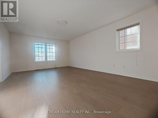 Photo du bâtiment - 10587 Woodbine Ave