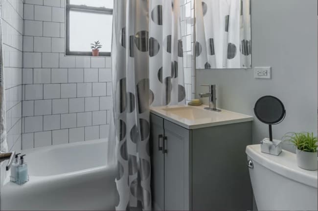 Building Photo - 6809 N Sheridan Rd