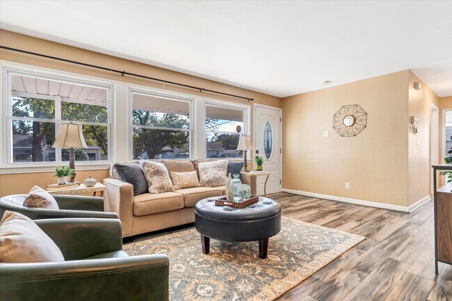 Foto del edificio - 6309 Sheppard Dr