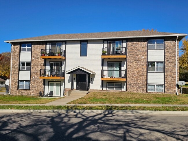 Foto del edificio - Like new large 2 bedroom apt coming available!