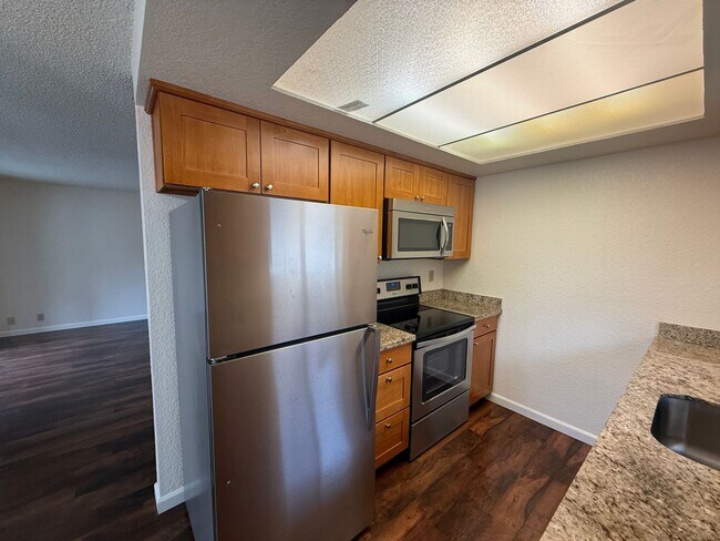 Foto del edificio - Charming 2 bed, 1 bath Lynnwood Condo, $1725/mo.