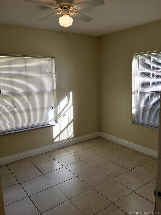 Foto del edificio - 820 NE 141st St