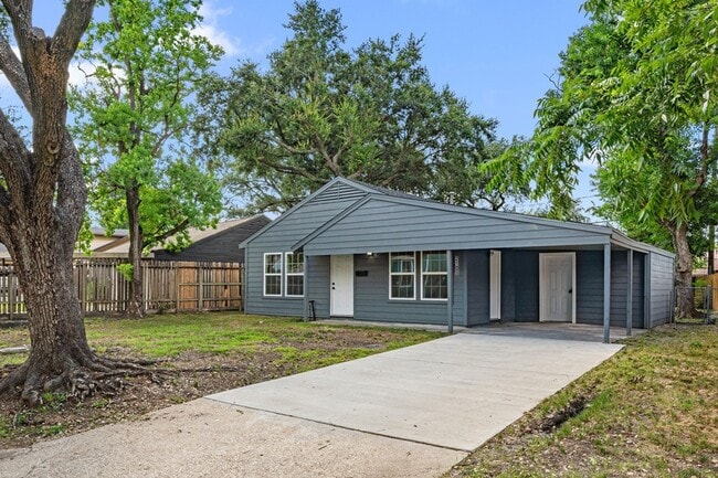 Building Photo - 2108 Camille St