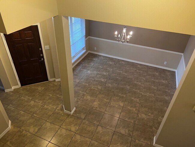 Building Photo - 4 Bedroom 2 1/2 Bath Stone Valley Subdivision