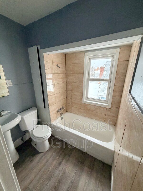 Foto del edificio - 3053 E 128th St