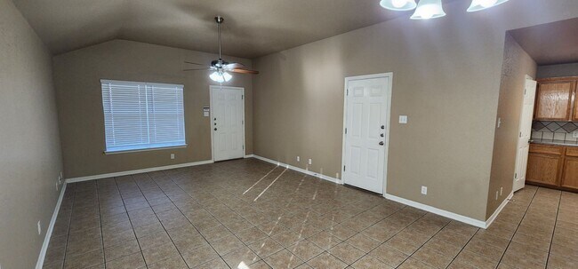Foto del edificio - Coming Soon – 3 Bedroom Duplex Near Clear ...