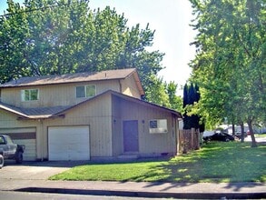 Building Photo - 515 S 49th Pl
