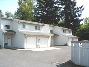 Building Photo - 256 SE Weir St